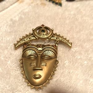 Tribal face mask brooch